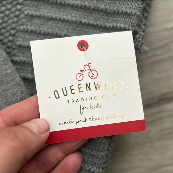 Baby blanket and hat gift with hanger NWT - Picture 2 of 2